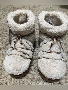 Dearfoams Cozy Comfort Women's Lace Up Teddy Slipper Booties Size: L (9-10)